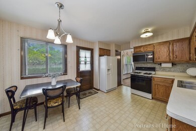 239 Bay Colony Dr, Naperville, IL 60565 - photo 4