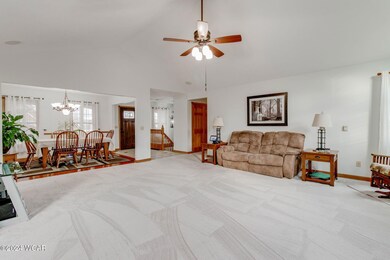 5-web-or-mls-2024 11 14 - 4215HickoryPl-