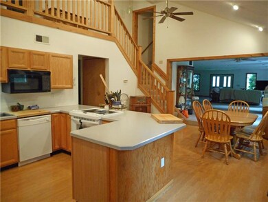 Kitchen: Designed for those who love to cook and e