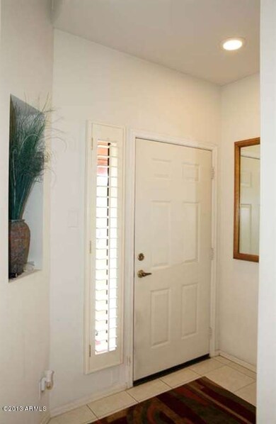 2328 Foyer
