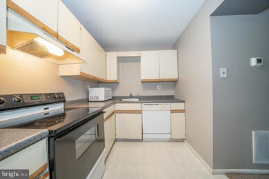 762 Putnam Blvd unit 32B, Wallingford, PA 19086 - photo 6