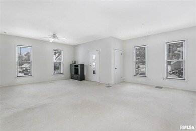 1412 E 9th St, Davenport, IA 52803 - photo 2