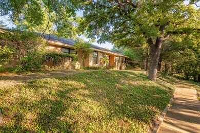 3905 Woodvine Dr, Euless, TX 76040 - photo 7