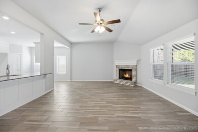 2406 W Kingsport Ct S, Broken Arrow, OK 74011 - photo 6