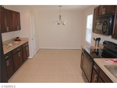 Kitchen - This Kitchen has it all!!! includes dini