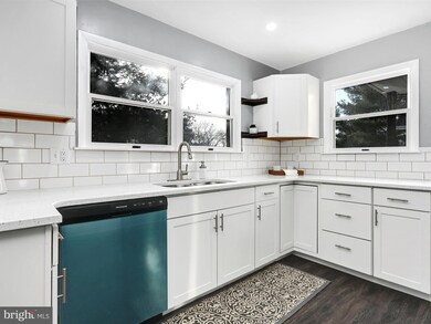 527 State St, Pottstown, PA 19464 - photo 3