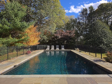 28 Fox Run Rd, Norwalk, CT 06850 - photo 2