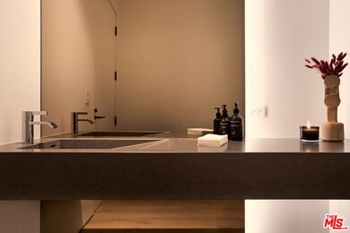 8899 Beverly Blvd unit 5F, West Hollywood, CA 90048 - photo 2