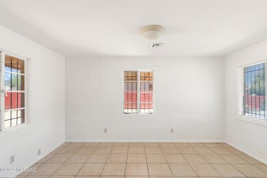 Living room & breakfast nook