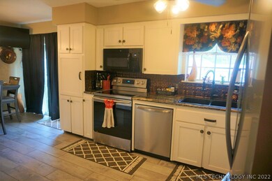 502 W Louise St, Henryetta, OK 74437 - photo 7