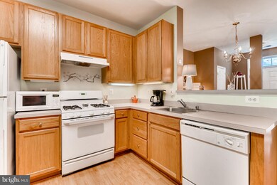 817 Oyster Ct, Odenton, MD 21113 - photo 5