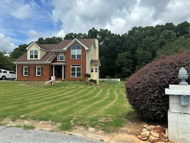 View of front of home featuring a front yard