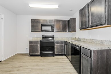 411 Brushback Dr, Huntsville, TX 77320 - photo 4