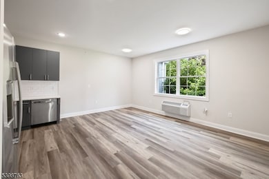 60 Woodside Place unit 4C, Newark, NJ 07104 - photo 4