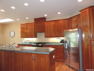 910 7th St, Lyons, OR 97358 - photo 6