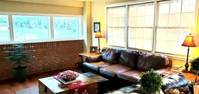 Lots of Windows in new Grand-Room
