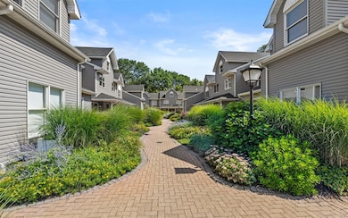 10 Courtyard Cir, Centerport, NY 11721 - photo 4