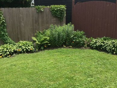 914 Charles St, Aurora, IL 60506 - photo 3