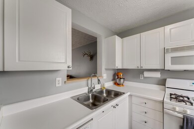 715 Parkbluff Way unit 715, Lewis Center, OH 43035 - photo 4