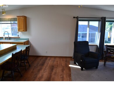 924 SW Fox Place, Troutdale, OR 97060 - photo 7