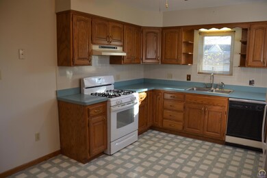 411 Elm St, Overbrook, KS 66524 - photo 3