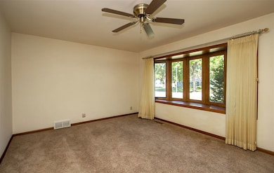 1901 Primrose Dr, Cedar Falls, IA 50613 - photo 4