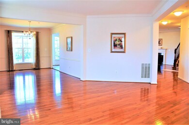 11917 Cliffrose Dr, Clarksburg, MD 20871 - photo 3