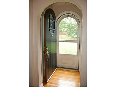 Entry/Foyer. *VESTIBULE ENTRY FOYER*