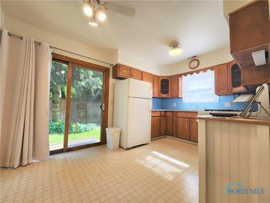 2561 Pershing Dr, Toledo, OH 43613 - photo 5