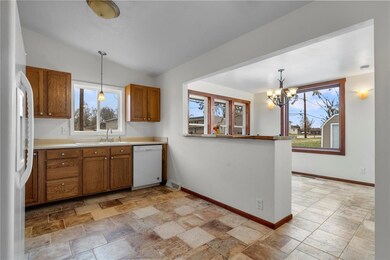 2001 Lauren Dr SW, Cedar Rapids, IA 52404 - photo 6