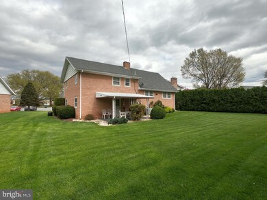 1120 Whitfield Ct, Reading, PA 19609 - photo 2