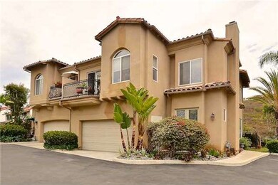 Corner lot with only 1 neighbor on the side