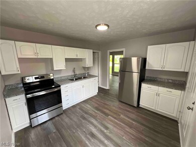 4219 Meadow Ln, Lorain, OH 44055 - photo 4