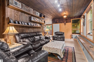 933 Old M 72 NW, Kalkaska, MI 49646 - photo 4