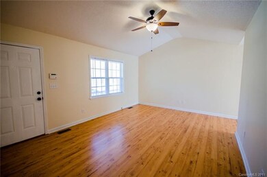 115 Woodview Dr, Statesville, NC 28625 - photo 4