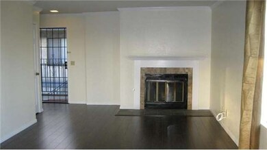 Light and bright living room with wood floors, cro
