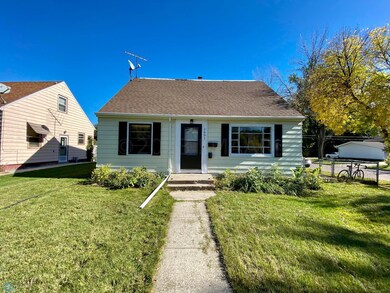 1601 11th St N, Fargo, ND 58102 - photo 2