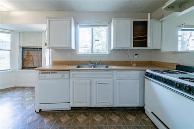 5255 Biffle Downs Rd, Stone Mountain, GA 30088 - photo 3