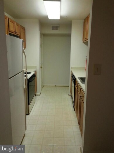 9811 Lake Pointe Ct unit 204, Upper Marlboro, MD 20774 - photo 2