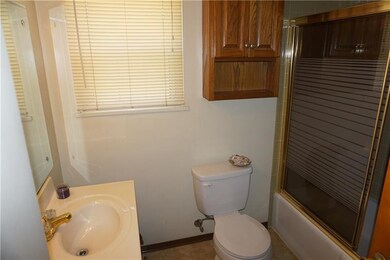 Main hall bath, 15 side.