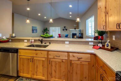 2805 SW 32nd St, Redmond, OR 97756 - photo 7