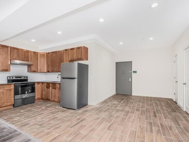 409 Warburton Ave unit 5A, Yonkers, NY 10701 - photo 2