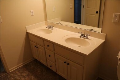 10232 Theden Cir, Lenexa, KS 66220 - photo 2