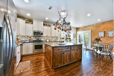 1136 Boulder Ridge St, Central Point, OR 97502 - photo 2