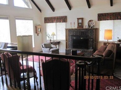 Step down into living room area to enjoy oneself w