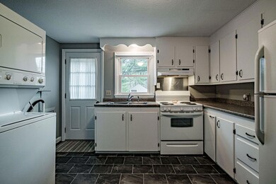 122 Burnell Dr, Yarmouth, ME 04096 - photo 5