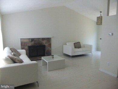 151 Penns Grant Dr, Morrisville, PA 19067 - photo 4