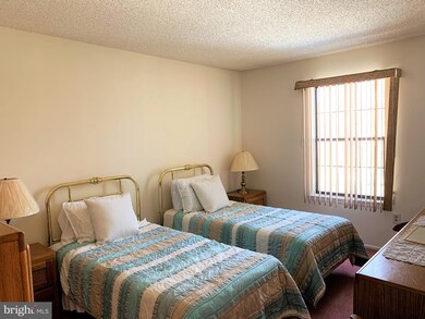 40 Taylor Dr, Franklin Park, NJ 08823 - photo 5