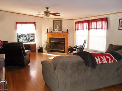 4180 Mountain Creek Rd, Asheboro, NC 27205 - photo 3