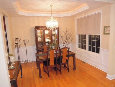 Step Tray with crown & lighting at dining room
